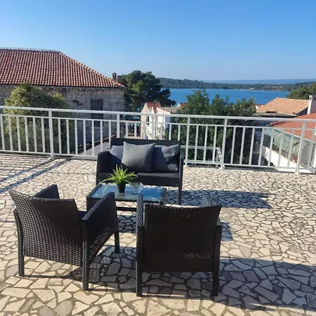 Apartamento Ivana 2 *