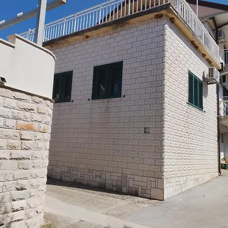 Apartamento Ivana 2 *