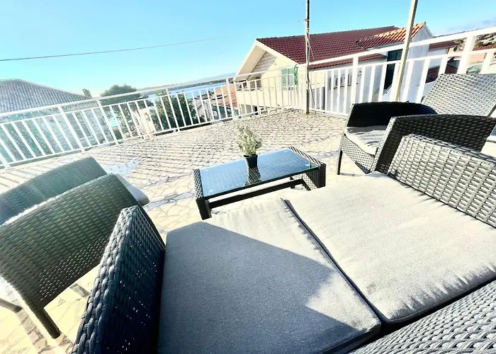 Ivana 2 לוביסטה