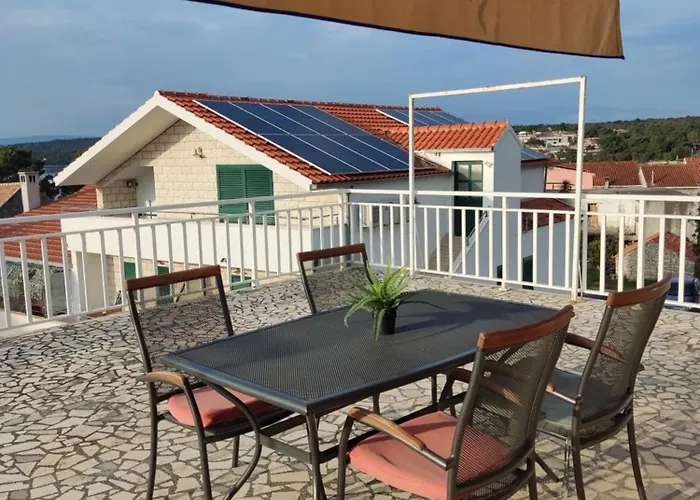 Ivana 2 * לוביסטה