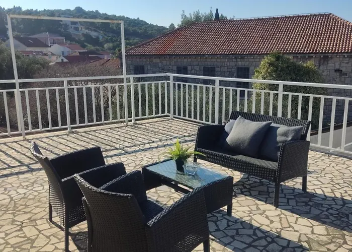 Ivana 2 * לוביסטה